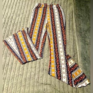 Selling these pre-loved I Josh flare pants so soft and comfy perfect for fall